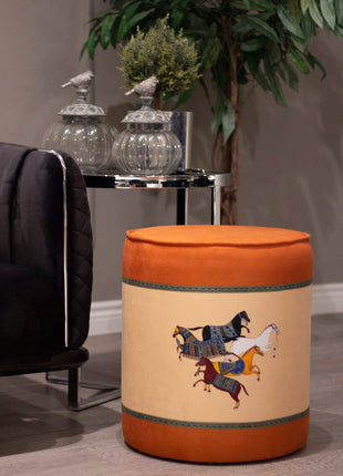Okrągła pufa dekoracyjna, motyw koni