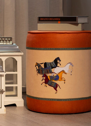 Okrągła pufa dekoracyjna, motyw koni