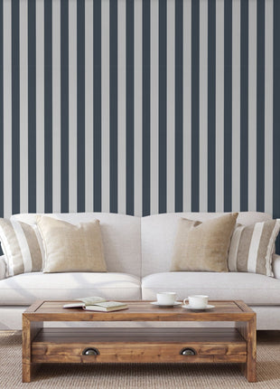 Biało-granatowa, klasyczna tapeta w pasy Alfa 3704-7