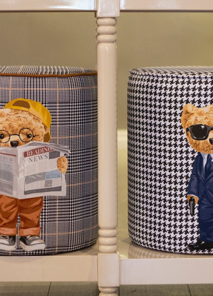 Okrągła pufa dekoracyjna w pepitkę z misiem