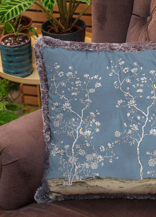 Decorative pillow with a floral motif
