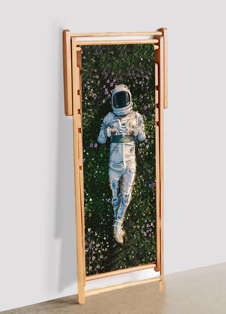 Leżak, motyw łąki, astronauta